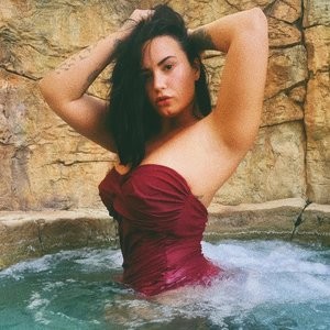 Celeb Naked Demi Lovato 002 pic