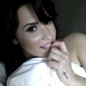 Famous Nude Demi Lovato 002 pic