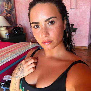Celebrity Leaked Nude Photo Demi Lovato 064 pic