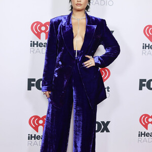 Naked celebrity picture Demi Lovato 005 pic