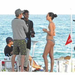 DJ Ruckus Chats Up Women on the Beach After Shanina Shaik Divorce (25 Photos) – Leaked Nudes