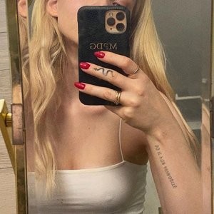 Leaked Celebrity Pic Dove Cameron 001 pic