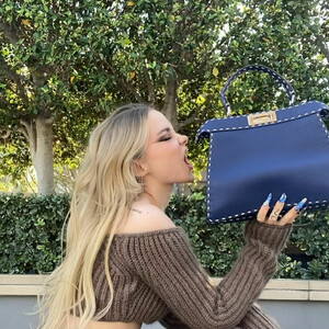 Best Celebrity Nude Dove Cameron 006 pic