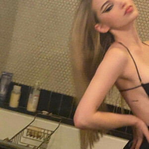 Best Celebrity Nude Dove Cameron 002 pic