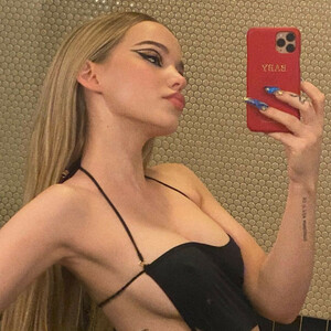 Free Nude Celeb Dove Cameron 003 pic