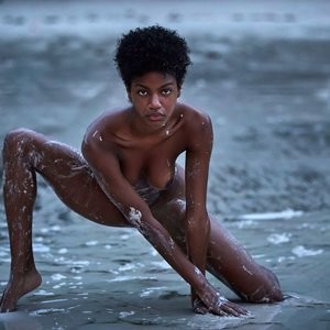 Free Nude Celeb Ebonee Davis 007 pic