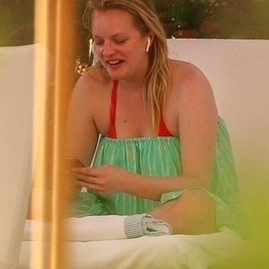 Leaked Celebrity Pic Elisabeth Moss 013 pic