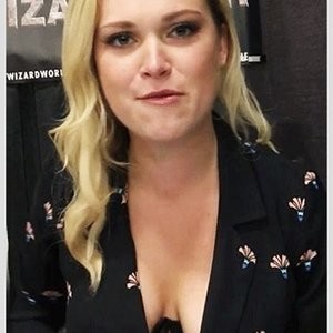 Eliza Taylor Sexy (5 Pics + GIFs) – Leaked Nudes