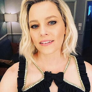 Celebrity Naked Elizabeth Banks 051 pic