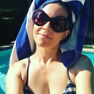 nude celebrities Elizabeth Banks 054 pic