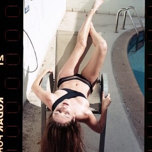 Nude Celeb Elizabeth Elam 007 pic