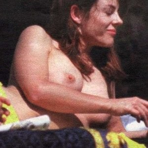 Celebrity Leaked Nude Photo Elizabeth Hurley 002 pic
