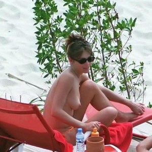 Naked Celebrity Pic Elizabeth Hurley 007 pic
