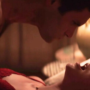 Naked Celebrity Pic Elizabeth Lail 016 pic