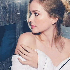 Celeb Naked Elizabeth Lail 031 pic