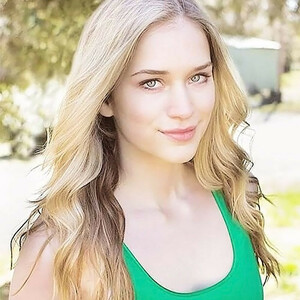 Hot Naked Celeb Elizabeth Lail 037 pic