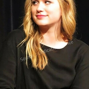 Hot Naked Celeb Elizabeth Lail 040 pic