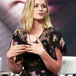 Celeb Nude Elizabeth Lail 045 pic