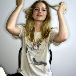 Hot Naked Celeb Elizabeth Lail 076 pic