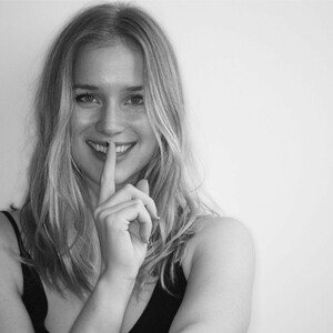Newest Celebrity Nude Elizabeth Lail 079 pic