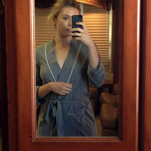 Free Nude Celeb Elizabeth Olsen 006 pic
