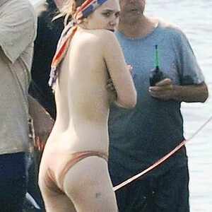 Hot Naked Celeb Elizabeth Olsen 119 pic