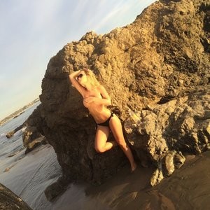 Celebrity Nude Pic Ella Rose 107 pic