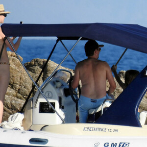 Naked celebrity picture Elle Evans 002 pic