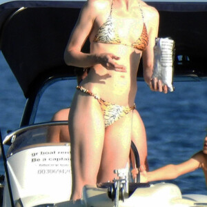 celeb nude Elle Evans 013 pic