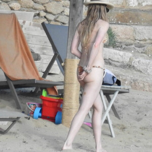 Nude Celeb Pic Elle Evans 020 pic