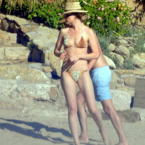 Celeb Naked Elle Evans 026 pic