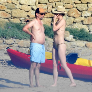 Naked celebrity picture Elle Evans 028 pic