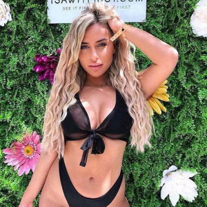 Naked celebrity picture Ellie Brown 002 pic