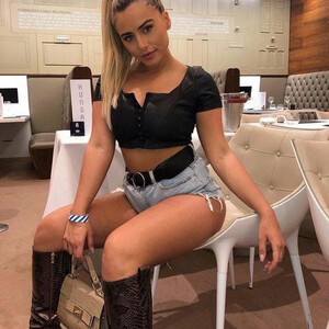 Real Celebrity Nude Ellie Brown 008 pic