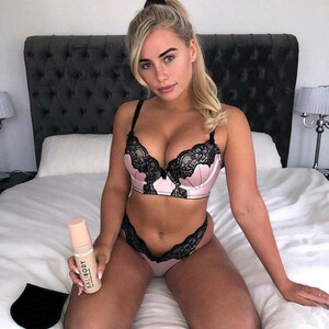 Nude Celeb Pic Ellie Brown 026 pic