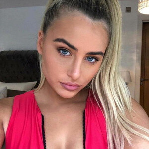 Naked Celebrity Ellie Brown 028 pic