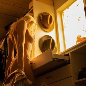 Best Celebrity Nude Emilee Ann Miller 002 pic
