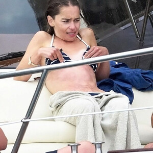 Hot Naked Celeb Emilia Clarke 041 pic