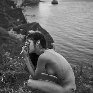 Naked Celebrity Pic Emilie Payet 014 pic