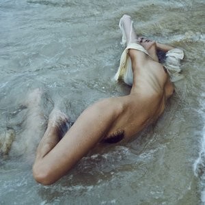 Celebrity Leaked Nude Photo Emilie Payet 005 pic