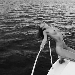 Free Nude Celeb Emilie Payet 016 pic