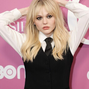 Celeb Nude Emily Alyn Lind 009 pic