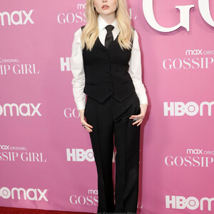 Nude Celeb Emily Alyn Lind 010 pic