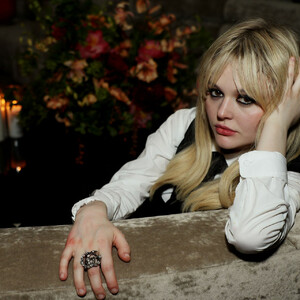 Free Nude Celeb Emily Alyn Lind 022 pic