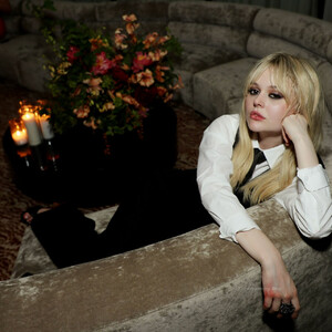nude celebrities Emily Alyn Lind 024 pic