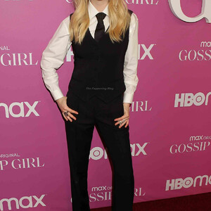 Celeb Naked Emily Alyn Lind 038 pic