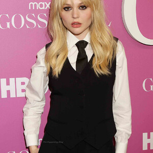Nude Celeb Emily Alyn Lind 040 pic