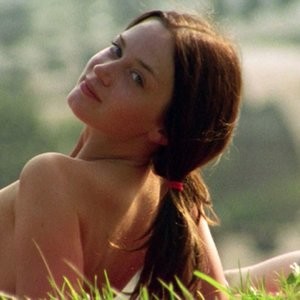 Hot Naked Celeb Emily Blunt 001 pic