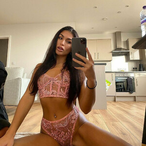 Naked Celebrity Emily Faye Miller 008 pic