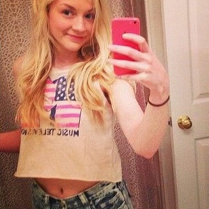 Nude Celeb Emily Kinney 004 pic